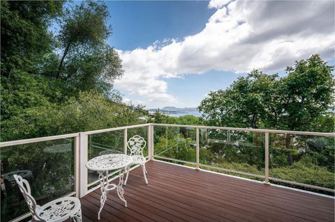 Riveting House With Incredible Water-view At SandyBay - Holiday Cairns 1