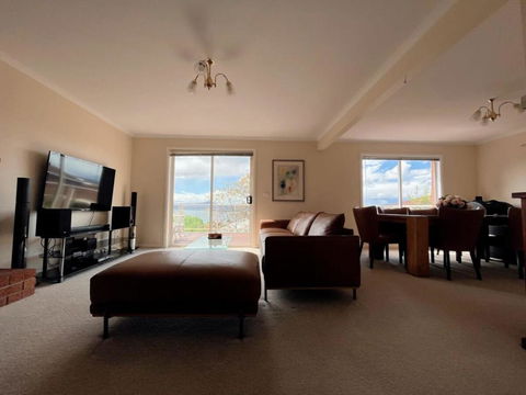 Riveting House With Incredible Water-view At SandyBay - Holiday Cairns 3