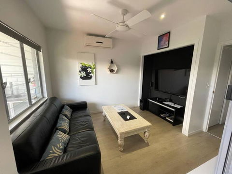 Relax At Trinity Beach Getaway, Blue Lagoon, Trinity Beach - Holiday Cairns 2