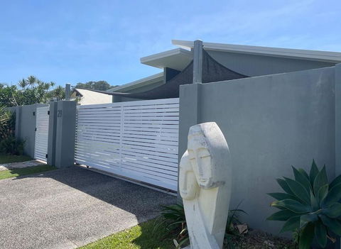 Relax At Trinity Beach Getaway, Blue Lagoon, Trinity Beach - Holiday Cairns 1