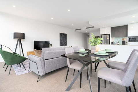 Roomy 2BR 2BA City-Centre Apt - Holiday Cairns 1