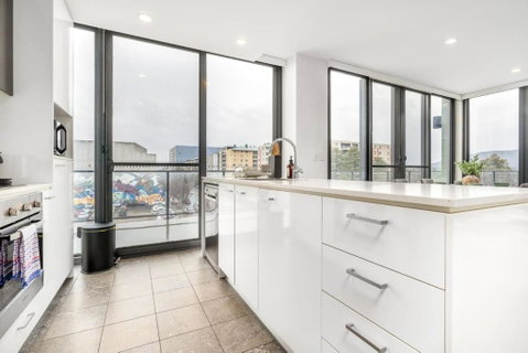 Roomy 2BR 2BA City-Centre Apt - Holiday Cairns 2