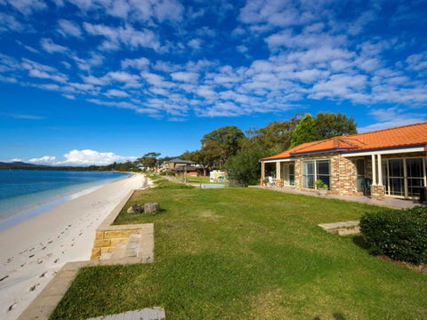 Salamander Beach Front - Holiday Cairns 0