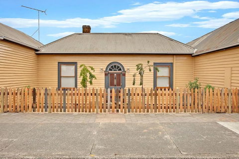 Robinson Cottage - Holiday Cairns 0