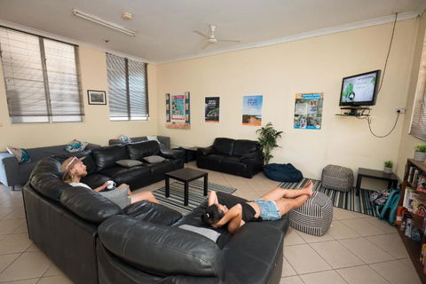 Rockhampton Backpackers - Holiday Cairns 3