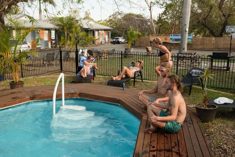 Rockhampton Backpackers - Holiday Cairns 0