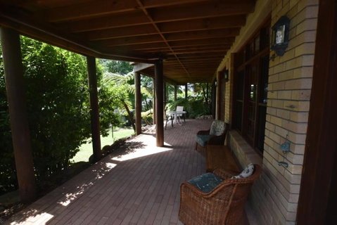 Rockwall Avoca Beach - Holiday Cairns 1
