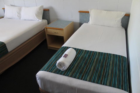 Rocky Glen Hotel Motel Gladstone - Holiday Cairns 3