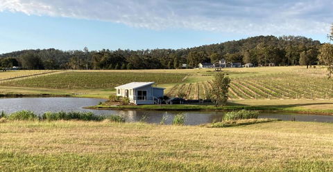 Romantic Lakehouse Set In A Private Vineyard In The Hunter Valley - Holiday Cairns 0