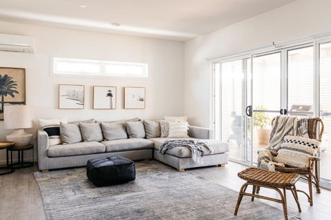 Romantic Retreat In Mornington Peninsula Heartland - Holiday Cairns 0