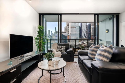 Rooftop Pool 2BR Apartment At Marvel Stadium With Free Parking - Holiday Cairns 1
