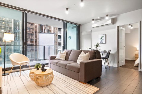 Rooftop Pool 2BR Apt At Marvel Stadium With Free Parking - Holiday Cairns 0