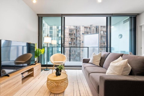 Rooftop Pool 2BR Apt At Marvel Stadium With Free Parking - Holiday Cairns 1