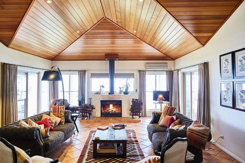 Rosby Guesthouse And Studio - Holiday Cairns 1
