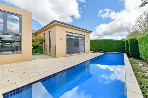 Roselawn Retreat - Pool, Incredible Views, Sleeps 8 - Holiday Cairns 3