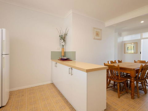 Rosella Perch - Holiday Cairns 2