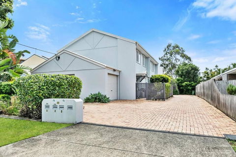 Rosella Rise! - Holiday Cairns 2