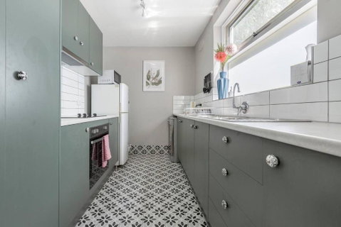 Rosewood Lodge - Cottage Charm Off High Street - Holiday Cairns 1