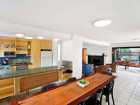 Ross Cres Spacious Private Beach House - Holiday Cairns 3