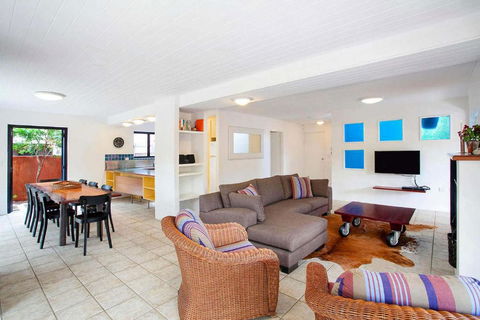 Ross Cres Spacious Private Beach House - Holiday Cairns 2