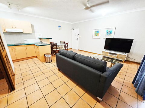 Royal Palm Villas - Holiday Cairns 0