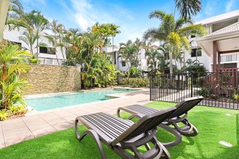 Royal Pavillions City Escape - Holiday Cairns 1