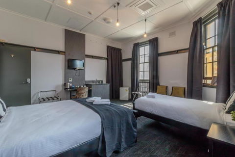 Royal Hotel Ryde - Holiday Cairns 3