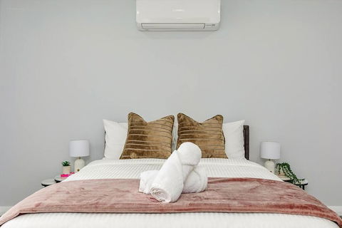 Saint James Hidden Gem! - Holiday Cairns 3