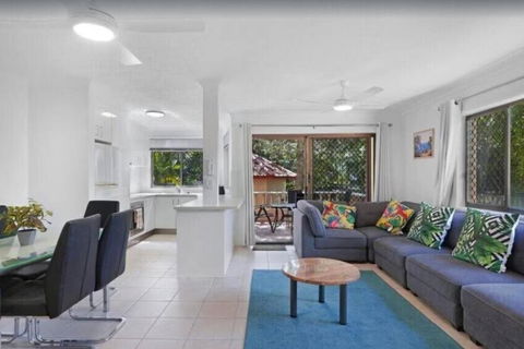 Salerno - Hosted By Burleigh Letting - Holiday Cairns 0