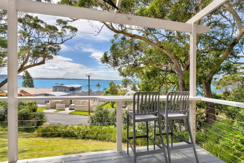 Sally Beach House With Ocean Views - Holiday Cairns 0