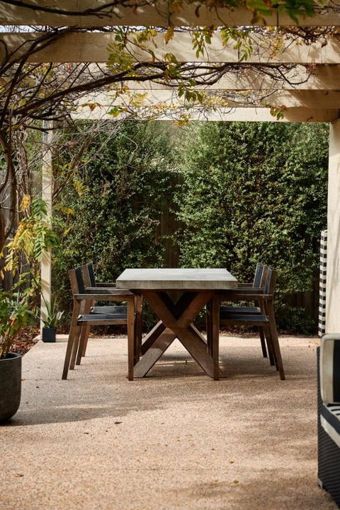 Salt Air Hideaway With Lush Backyard - Holiday Cairns 1