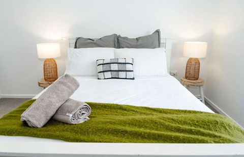 Salt Bush Cottage Peterborough - Holiday Cairns 2