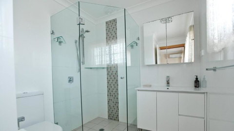 Salt Water Villa Bermagui Four Bedroom Central Location With Wifi - Holiday Cairns 3