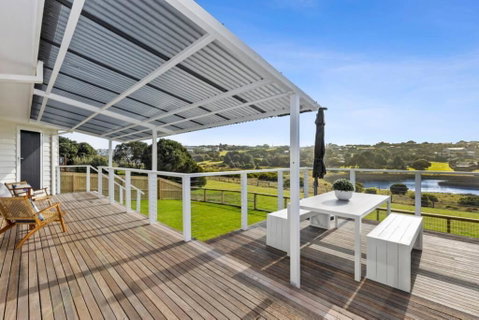 SALTWATER HOUSE - Opposite The Beach And Views Over The Lake! - Holiday Cairns 3