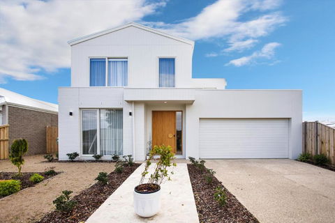 Saltwater Lux, 4 Bdrm, 3 Bath, Golf, Weddings, Beaches, Adventure Park - Holiday Cairns 2