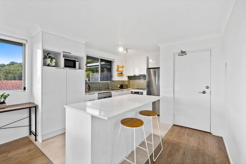 Salty Sea Breeze Apartment 500m To Waters Edge - Holiday Cairns 1
