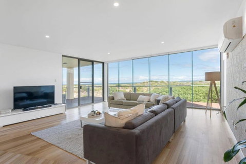 Samphire Middleton-Beach - BYO Linen - Wi-Fi-Luxury-Family - Holiday Cairns 0