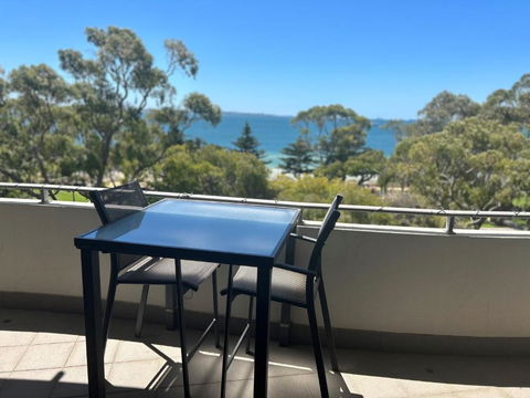 Rockingham Waterfront At Nautilus - Holiday Cairns 1