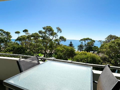 Rockingham Waterfront At Nautilus - Holiday Cairns 3