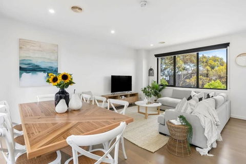 Sands Coastal Villa Close To Pool, Beach And Golf - Holiday Cairns 3