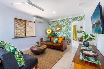 Savannah House with Holiday Cairns