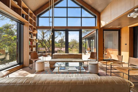 Sandbox House Luxury Architectural Retreat - Holiday Cairns 0