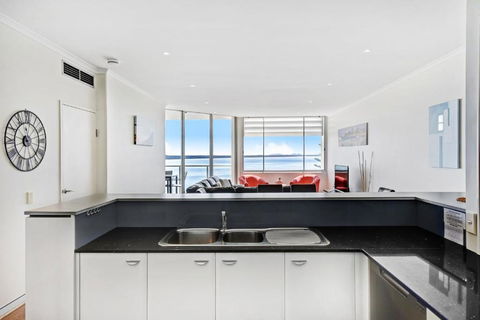 Sandcastle Apartments - Holiday Cairns 2