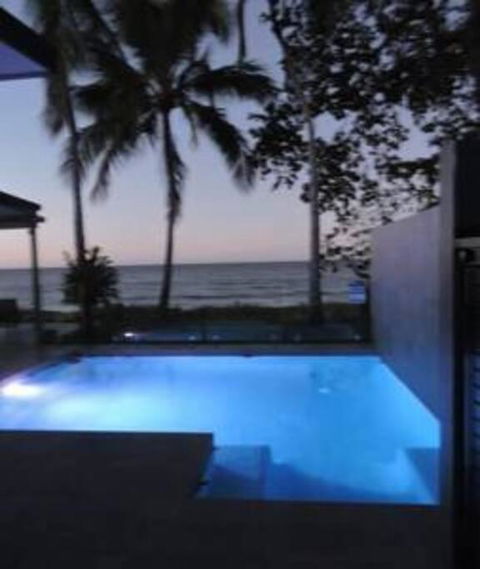 Sandcastle Retreat - Absolute Cairns Beachfront - Holiday Cairns 1