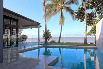 Sandcastle Retreat - Absolute Cairns Beachfront with Holiday Cairns