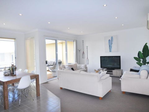Sandpiper 3 - Close To Town And Beach - Holiday Cairns 1