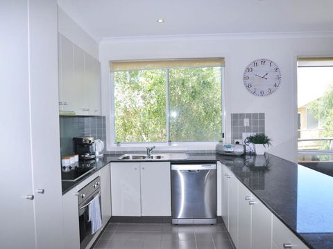 Sandpiper 3 - Close To Town And Beach - Holiday Cairns 3