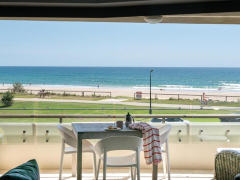 Sandrift Beachfront Apartments - Holiday Cairns 2