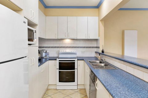 SANDY ANN At Lonnie - Holiday Cairns 3