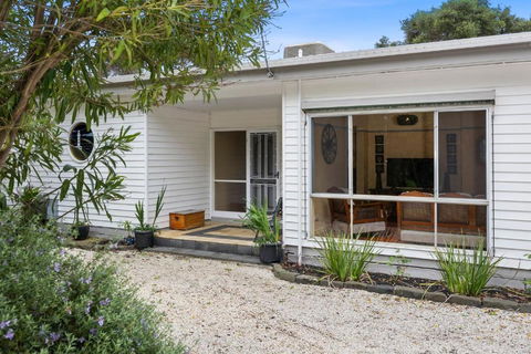 SANDY ANN At Lonnie - Holiday Cairns 1